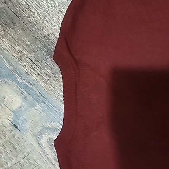 Gently Loved women's v-neck sweater size XS made by McCarthy red-purple color - Picture 8 of 8